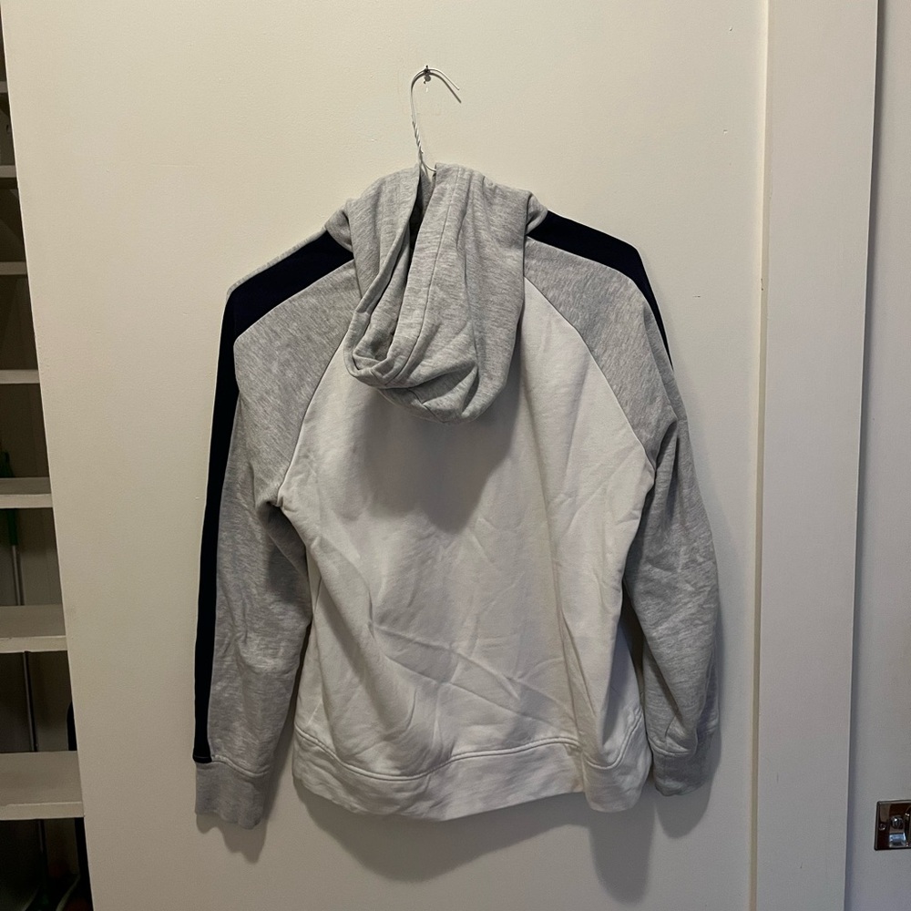 Express Sweashirt - Picture 2 of 3